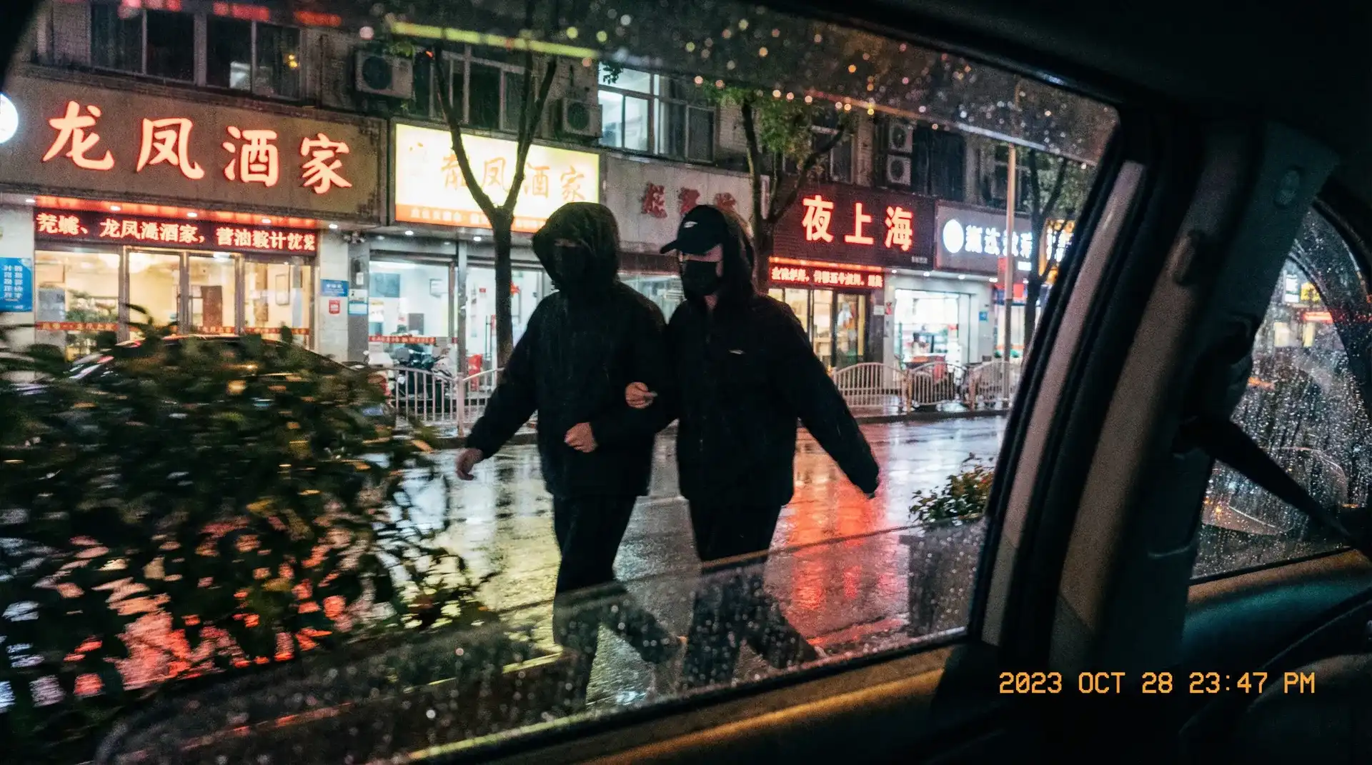 竟博体育网站 - 顶流明星深夜密会现场抓拍照片